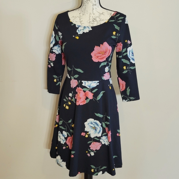 Old Navy 3/4 Sleeve Floral Knit Dress Black Med - Picture 1 of 6